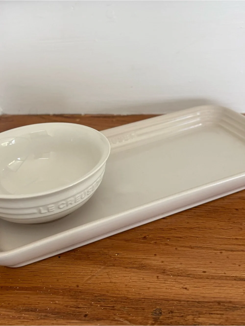 Le Creuset 25cm Rectangular Plate and Dip Bowl, Meringue